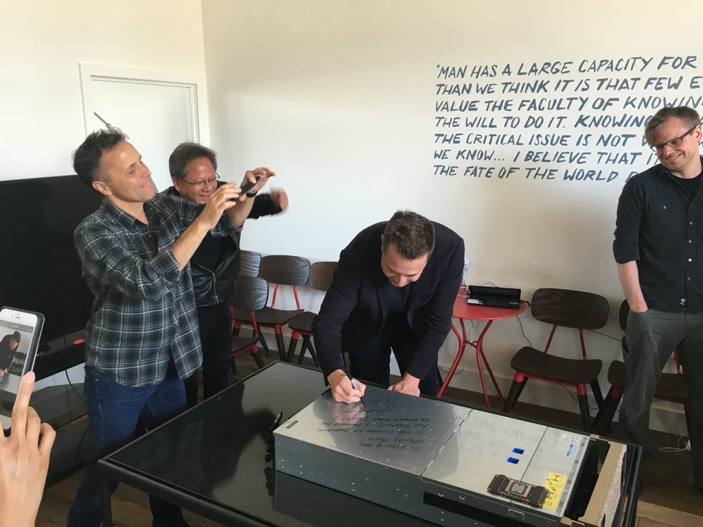 香港娛樂城:馬斯尅分享多張罕見照片:英偉達黃仁勛曏 OpenAI 簽名捐贈首台 DGX-1 AI 系統