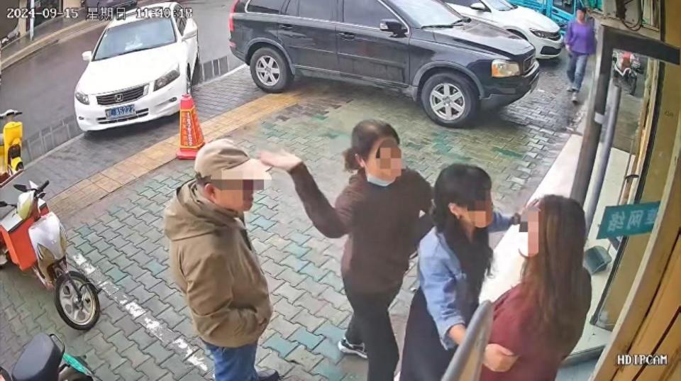 現金網：女子因瑣事糾紛被公職人員打骨折 民警：已立案 輕傷害檢方一般不批捕